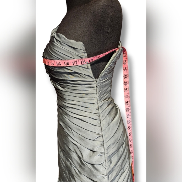 Pleated evening dress - Picture 8 of 10